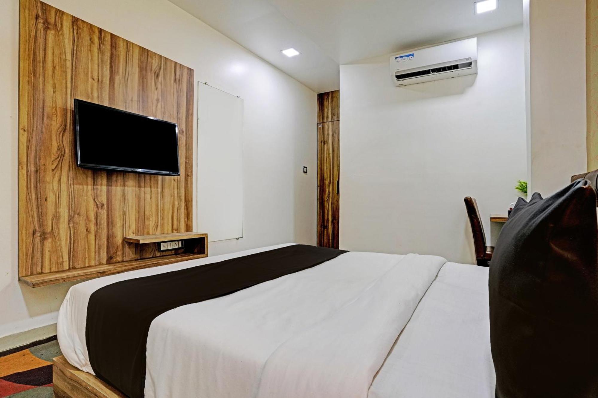 Hotel O Blue Inn Residence Near R City Mall Мумбай Екстериор снимка