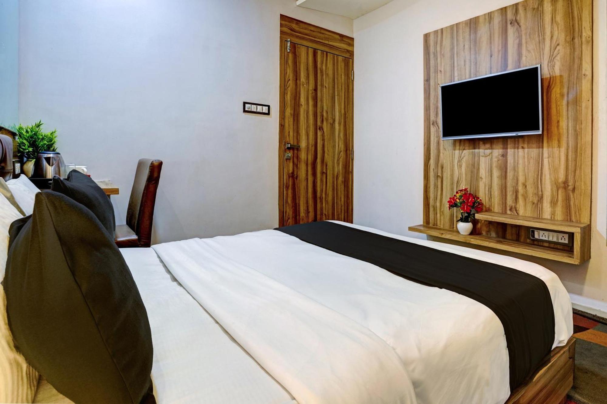 Hotel O Blue Inn Residence Near R City Mall Мумбай Екстериор снимка