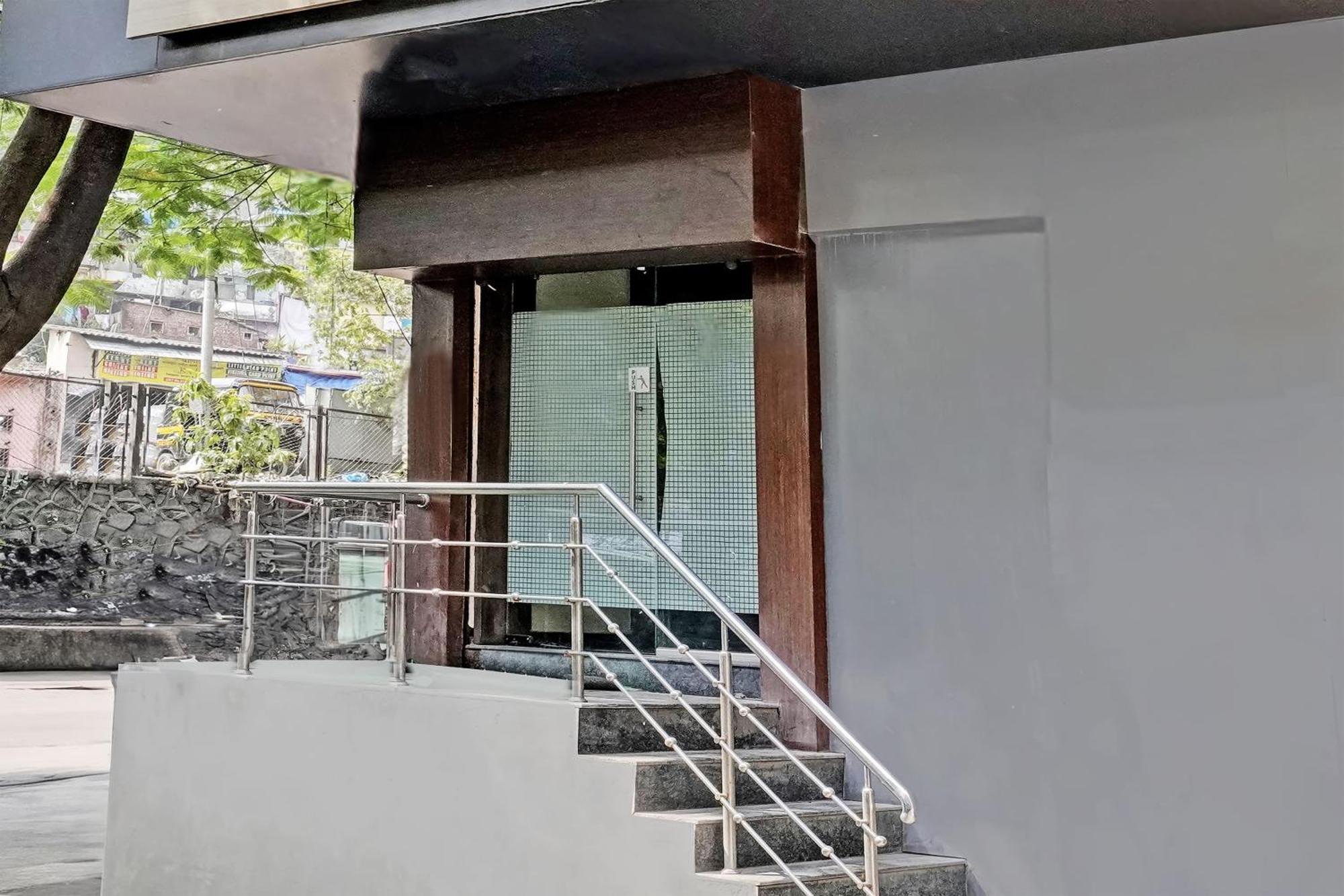 Hotel O Blue Inn Residence Near R City Mall Мумбай Екстериор снимка