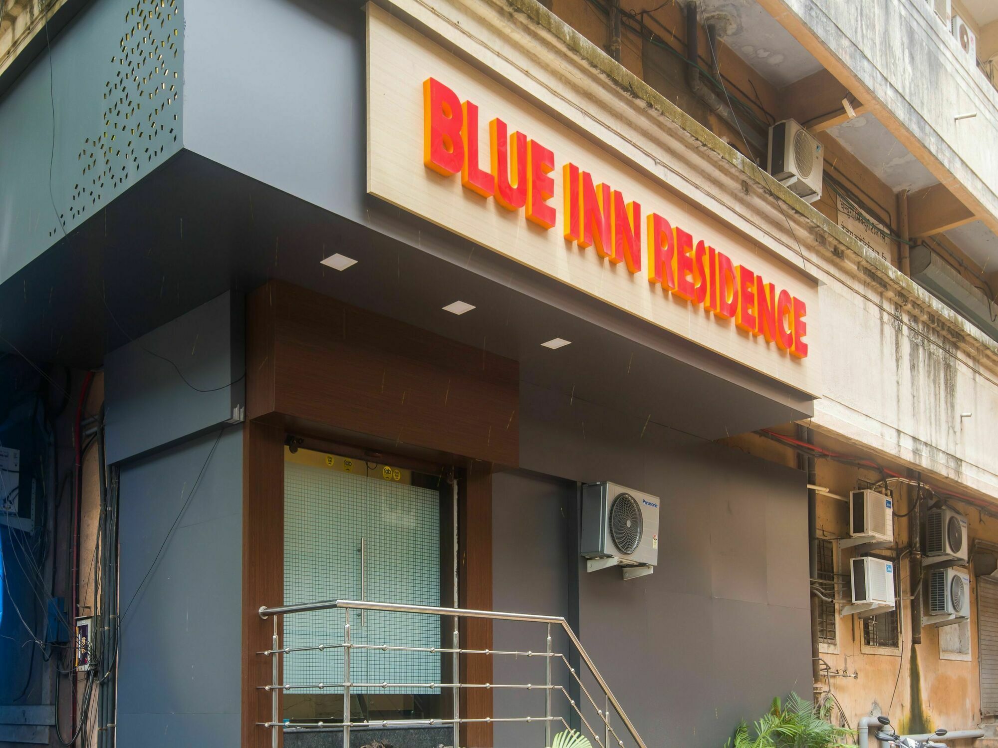 Hotel O Blue Inn Residence Near R City Mall Мумбай Екстериор снимка